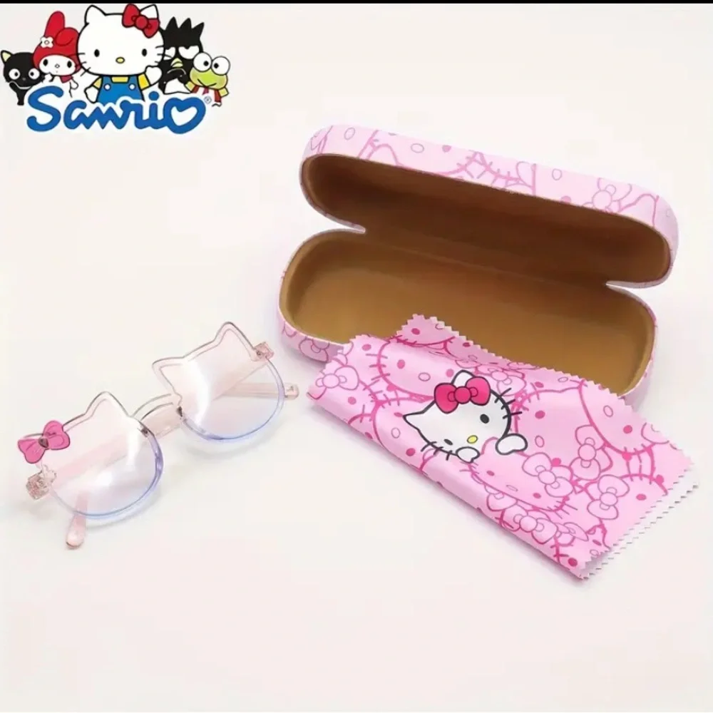 (New in package)Hello Kitty Pink Glasses Case